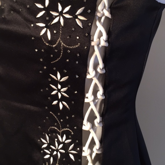 Formal-ly beautiful! Elegant satin! - Picture 2 of 7